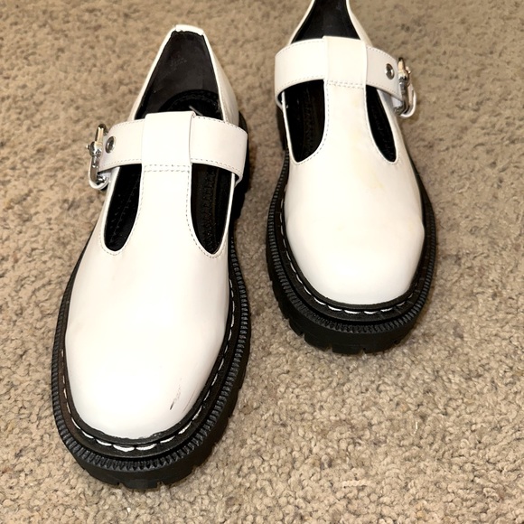 White Mary Jane’s size 6 and a half. Brand New! - Picture 2 of 3
